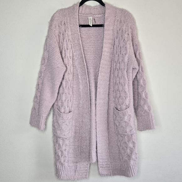 EVEREVE Blush Pink Oversized Fuzzy Eyelash Cable Knit Chunky Cardigan - Picture 5 of 7